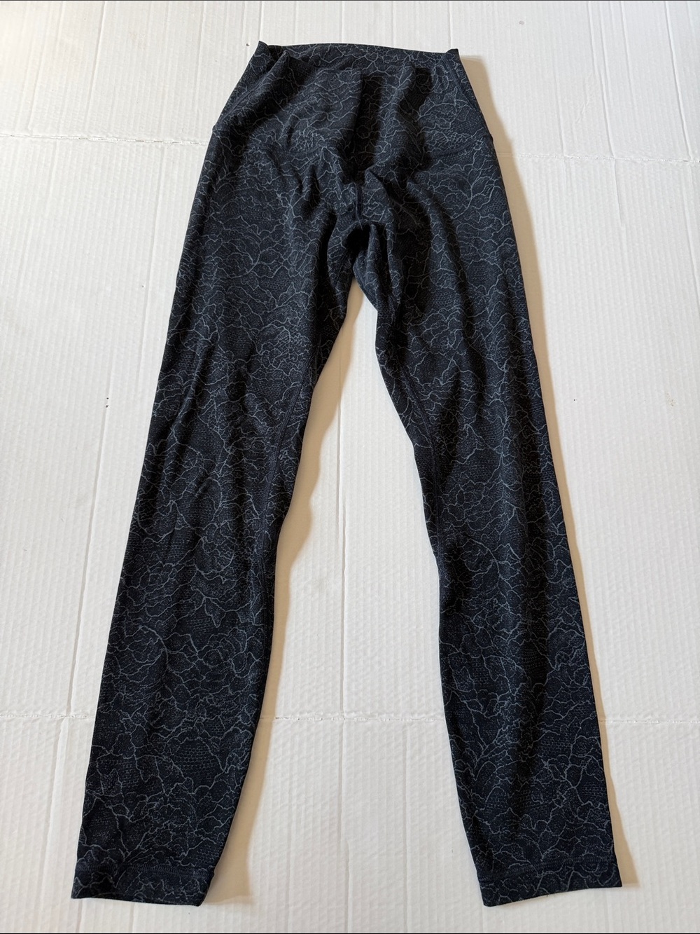 lululemon athletica Black Patterned Leggings Size 4